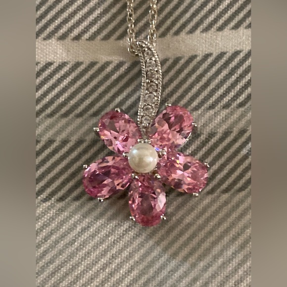 Barbie Pink CZ Crystal Flower necklace with white center pearl - Picture 3 of 5